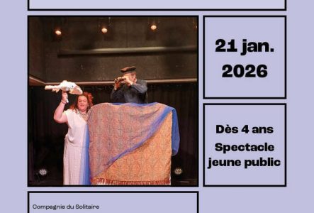 Sur l'image se tient une femme, tenant à la main une mouette blanche, et un homme regardant, à travers une longue-vue, l'horizon.