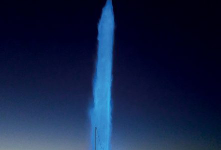 Le Jet d'eau s'illumine en bleu