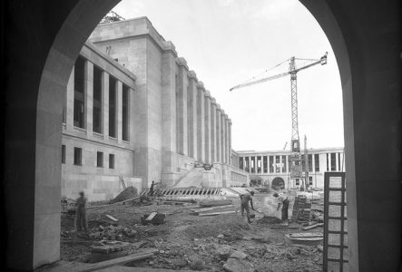 Genève, avenue de la Paix: palais des Nations en construction, cour d'honneur