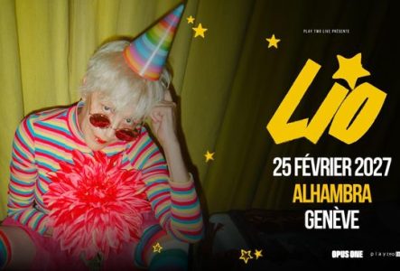 Photo de Lio dans une tenue festive et colorée