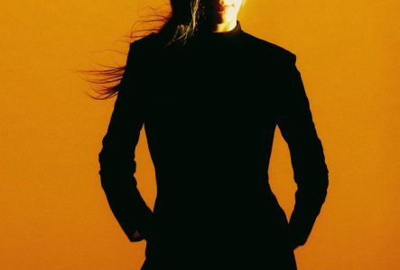 Stéphanie Aflalo dans la lumière de la scène