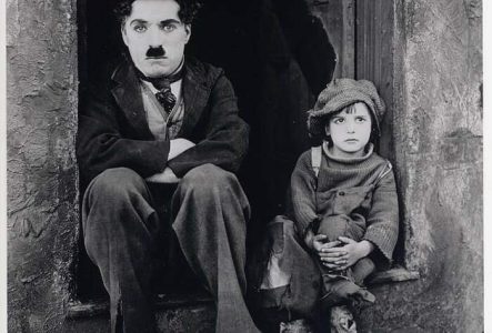 Roy Export S.A.S Photo tirée du film Le Kid avec Chaplin et le kid
