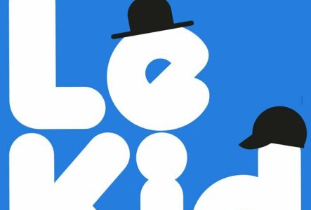 Roy Export S.A.S Affiche de la soirée sur fond bleu, écrit en très grand LE KID joué par l'OSR