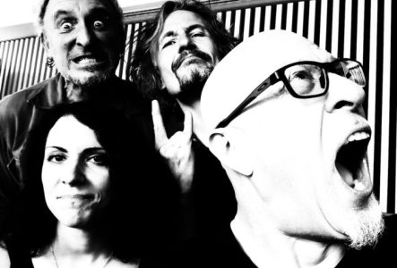 Photo du groupe en noir et blanc