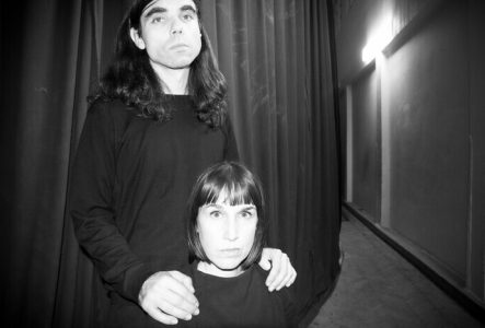 Portrait des artistes en noir et blanc