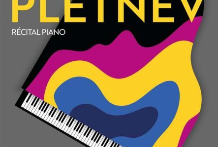 Affiche de la soirée montrant un piano et le nom de l’artiste Mikhaïl Pletnev, ainsi que les œuvres qui seront jouées.