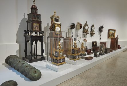 MAH Genève Pendules dans la salle d'exposition