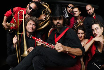 9 musiciens