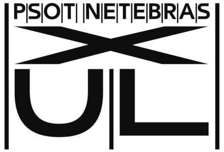 droits réservés MAMCO le titre de l'exposition est l'anagramme absurde de la devis genevoise POST TENEBRAS LUX. L forme et la taille des lettres et leur organisation dans la page rappelle un logo ou un blason.