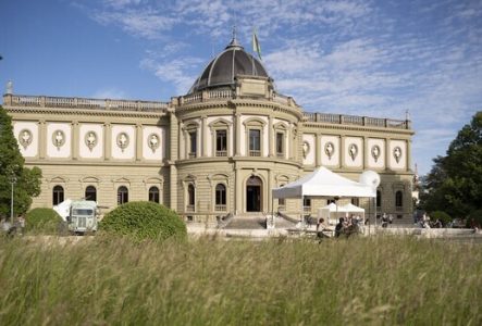Vue du musée depuis le parc