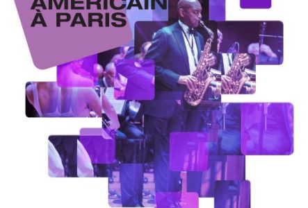 Un homme (le saxophoniste Branford Marsalis) joue du saxophone sur scène