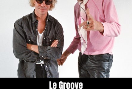 Affiche du concert du duo Papooz au Groove. Deux hommes posent devant un fond blanc : l’un porte une chemise grise et des lunettes de soleil, l’autre un pull rose, une cravate et des lunettes. En dessous, texte blanc sur fond noir indiquant : « Le Groove – PAPOOZ – 21 mai 2026, Genève ». Logos du Groove et du Collectif Nocturne en bas de l’affiche.