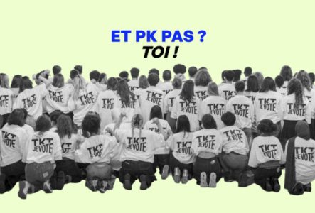 Les jeunes animateur-ices de l'association qui portent un t-short "Tkt Je vote".