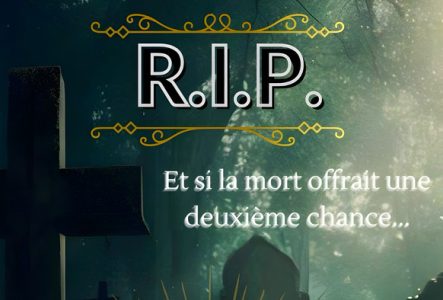 Une main jaillit d'une tombe.