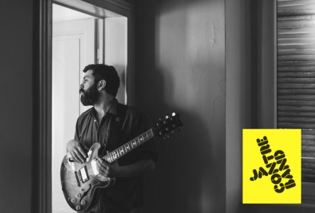 Marika Brusorio Le guitariste à la fenêtre