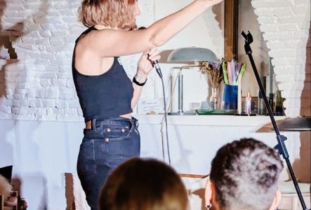 Des personnes qui participe à un atelier d'écriture