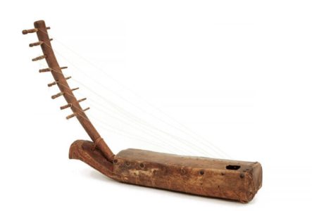 Harpe arquée "ngombi"