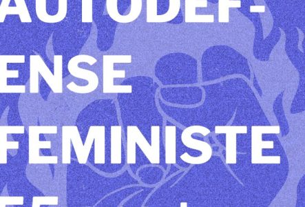 Sur un fond bleu marine. Une main entourée de feu en transparence et le texte par dessus : "Stage autodéfense féministe 55 ans plus n°2.