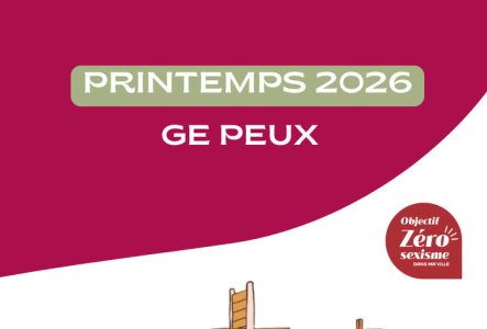 En haut de l'image, le titre "Stages autodéfense féministe - Printemps 2026" sur fond rouge. En bas de l'image, un groupe de six personnages semblant appartenir à différentes générations attendent à un arrêt de bus devant des immeubles.