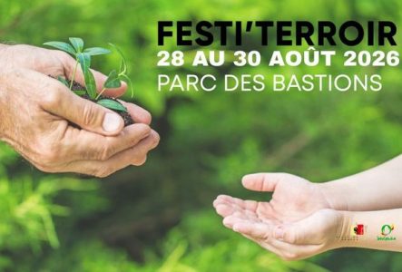 mains d'un adulte tendues vers les mains d'un enfant avec une plante - Festi'Terroir au parc des Bastions du 28 au 30 août