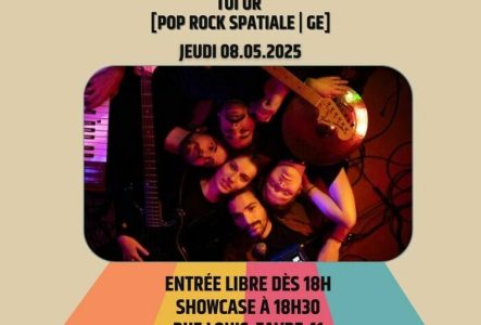 Toi Or Un groupe de musique allongé sur le sol.