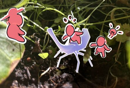 Des personnages rondouillets sont dessinés sur une photo en gros-plan d'herbes et de terre. L'un d'eux monte sur un insecte.