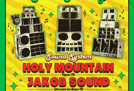 Affiche colorée au style reggae pour la soirée Youths pon di Corner – Sound Meeting. Fond jaune et vert avec motifs scintillants. Trois sound systems dessinés en noir et blanc sont au centre. En haut, le titre rouge et vert « Youths pon di Corner » suivi de « Sound Meeting ». En bas, les noms des artistes : Holy Mountain (Tignes FR), Jakob Sound (Divonne-les-Bains FR) et Loz Town Patrol (Lausanne CH). Mention du lieu et des infos pratiques : Samedi 15 novembre 2025, 23h–5h, Le Groove, 9 rue des…